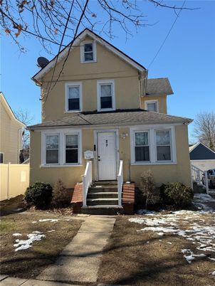 Exterior, Facade, Queen Anne Victorian