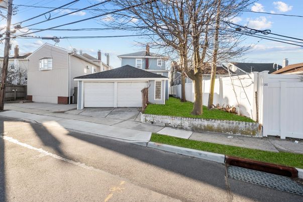 Detached Garage, Exterior