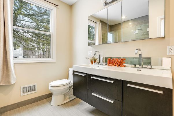 Bathroom, Interior, Recessed Lighting