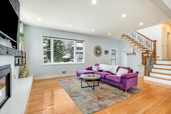 Interior, Living room, Recessed Lighting, Wood Texture Flooring