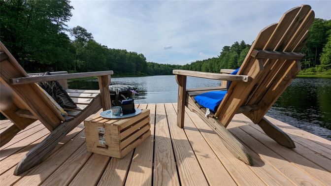 Exterior, Lake