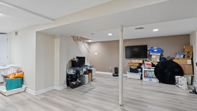 Interior, Recessed Lighting, Wood Texture Flooring