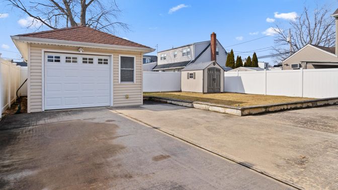 Detached Garage, Exterior