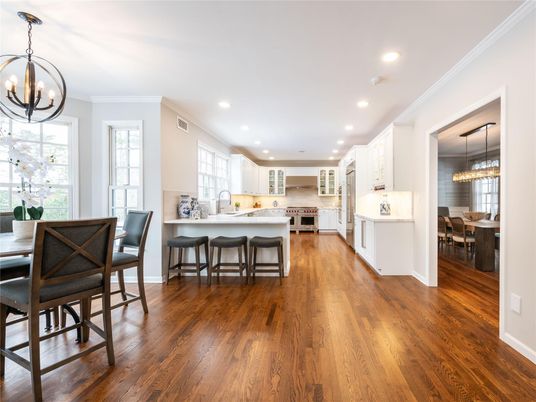 Chandelier, Dining room, Interior, Kitchen, Pendant Lights, Recessed Lighting, Wood Texture Flooring