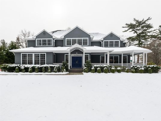 Exterior, Facade, Farmhouse