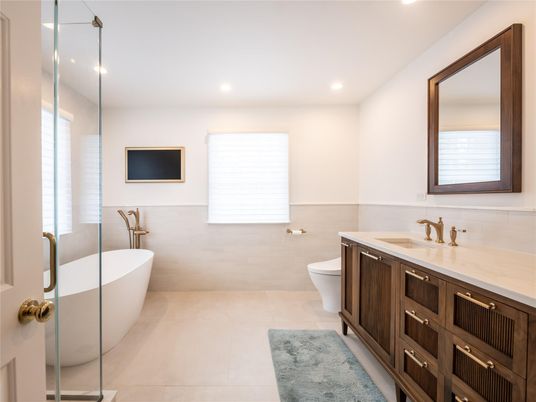 Bathroom, Dual Sink Vanities, Free Standing Baths, Interior, Recessed Lighting