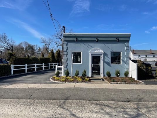 Exterior, Facade, None