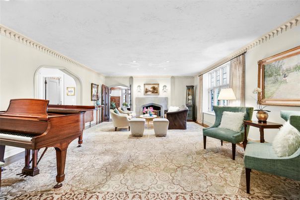 Fireplace, Interior, Living room, Piano, Recessed Lighting