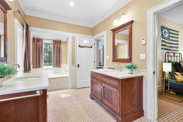 Bathroom, Dual Sink Vanities, Interior, Recessed Lighting