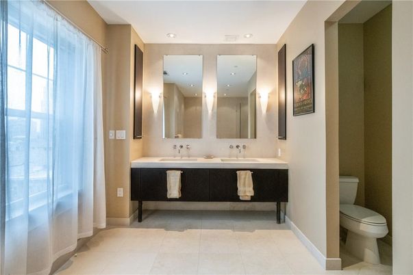 Bathroom, Dual Sink Vanities, Interior, Recessed Lighting