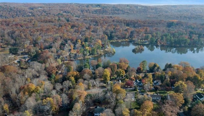 Exterior, Lake