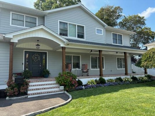 Exterior, Facade, Farmhouse
