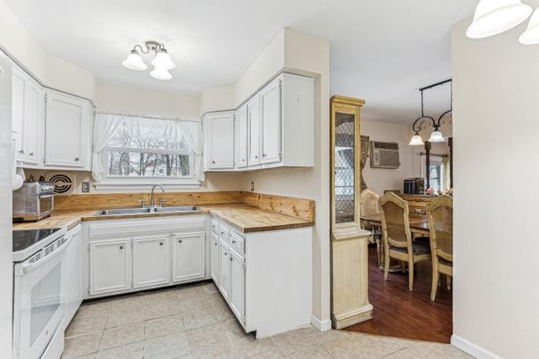 Dining room, Interior, Kitchen, Pendant Lights, Wood Texture Flooring