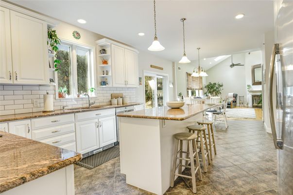 Dining room, Interior, Kitchen, Pendant Lights, Recessed Lighting, Stainless Steel Appliances