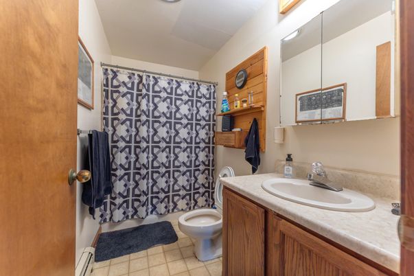 Bathroom, Interior, Tile Countertops