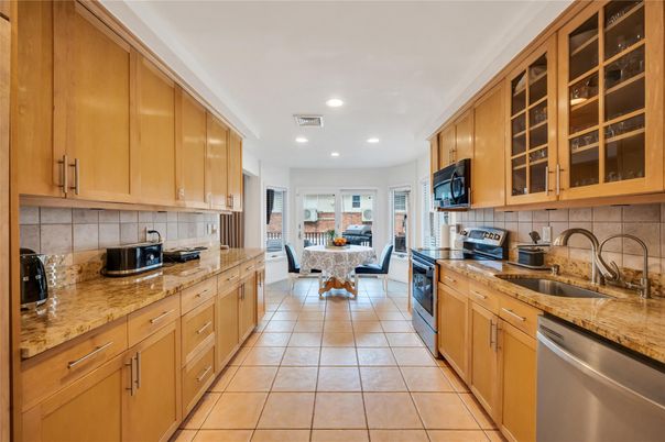 Dining room, Interior, Kitchen, Living room, Recessed Lighting, Stainless Steel Appliances