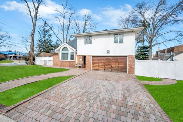 Attached, Exterior, Facade, Brick Facade, Split Level