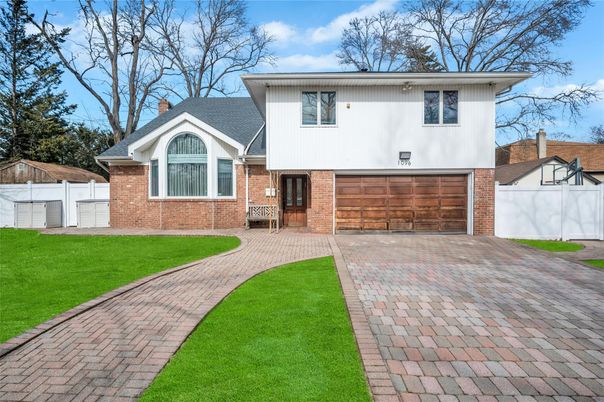 Attached, Exterior, Facade, Brick Facade, Split Level