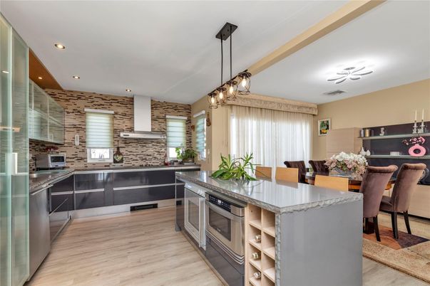Dining room, Interior, Kitchen, Pendant Lights, Recessed Lighting, Wood Texture Flooring