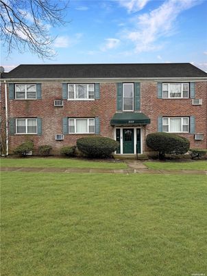 Exterior, Facade, Brick Facade, Georgian