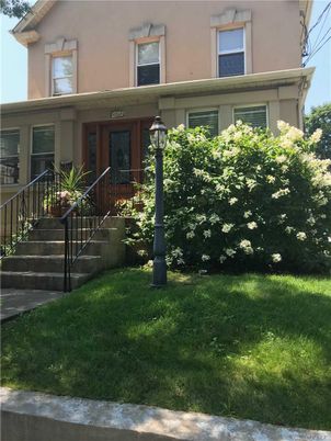 Exterior, Facade, Mediterranean