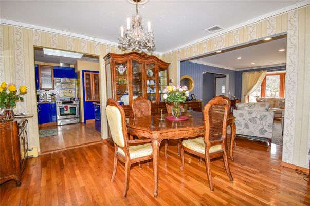 Chandelier, Dining room, Interior, Recessed Lighting, Wood Texture Flooring