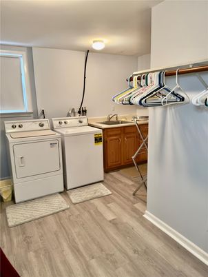 Interior, Washer, Wood Texture Flooring