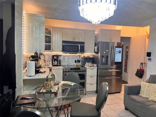 Chandelier, Dining room, Interior, Kitchen, Stainless Steel Appliances