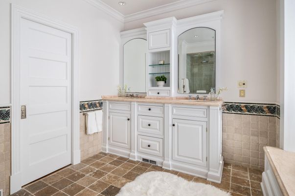 Bathroom, Dual Sink Vanities, Interior, Recessed Lighting
