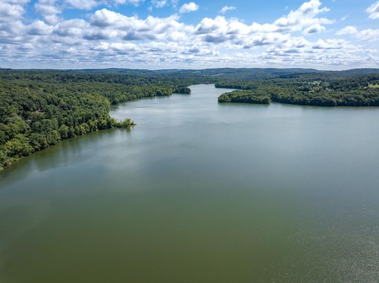 Exterior, Lake