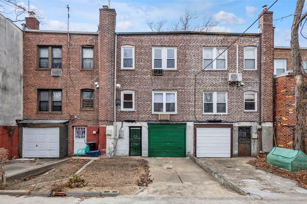 Attached, Exterior, Facade, Brick Facade, Rowhouse