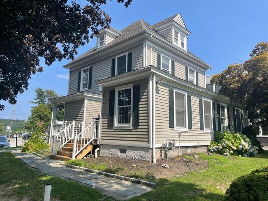 Exterior, Facade, American Foursquare