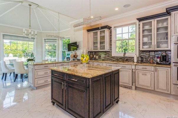 Chandelier, Dining room, Interior, Kitchen, Marble, Pendant Lights, Recessed Lighting
