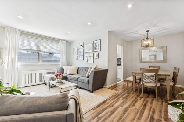 Dining room, Interior, Living room, Pendant Lights, Recessed Lighting, Wood Texture Flooring