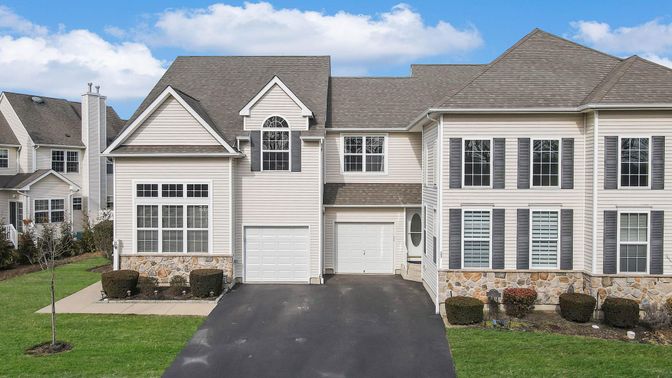 Attached, Exterior, Facade, Rowhouse