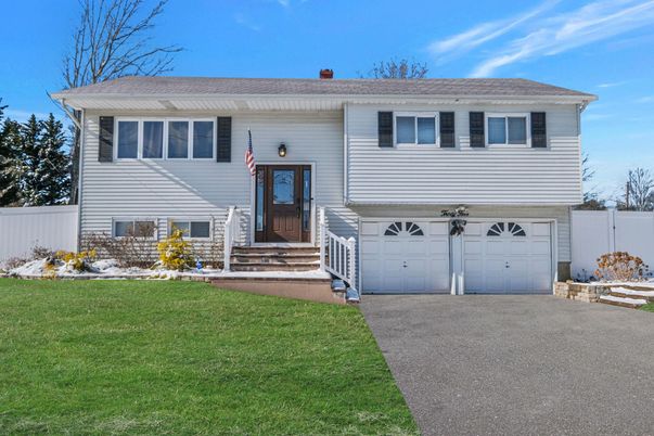 Attached, Exterior, Facade, Raised Ranch