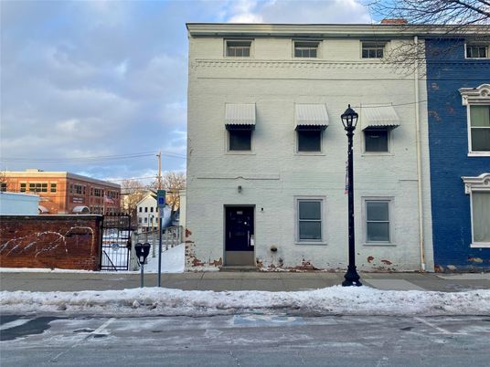 Exterior, Facade, Rowhouse