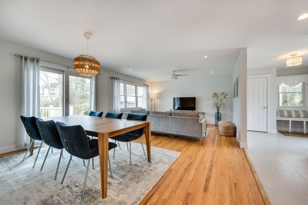 Chandelier, Dining room, Interior, Living room, Recessed Lighting, Wood Texture Flooring