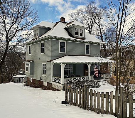 Exterior, Facade, American Foursquare