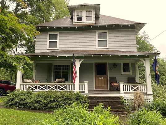 Exterior, Facade, American Foursquare