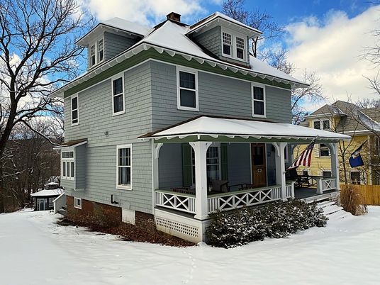 Exterior, Facade, American Foursquare