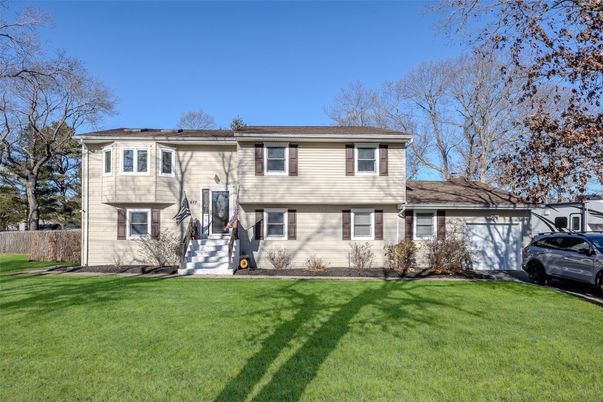 Attached, Exterior, Facade, Raised Ranch