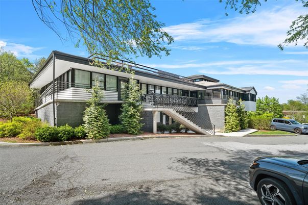 Exterior, Facade, Modern