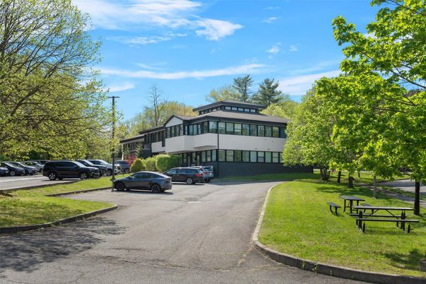 Exterior, Facade, Modern