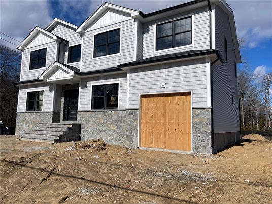 Exterior, Facade, Farmhouse