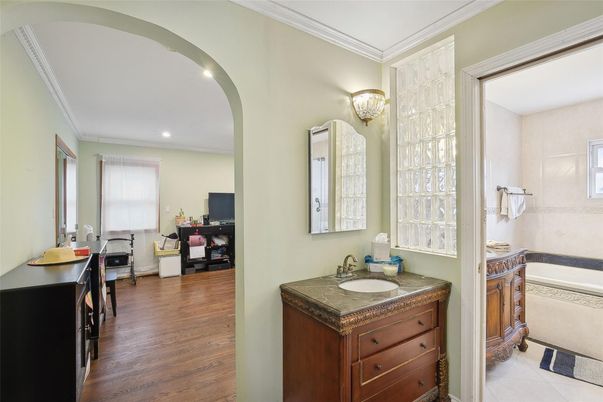 Bathroom, Interior, Recessed Lighting, Wood Texture Flooring