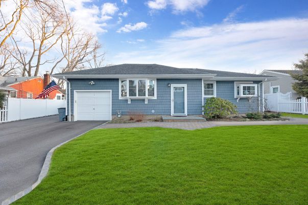 Attached, Exterior, Facade, Ranch