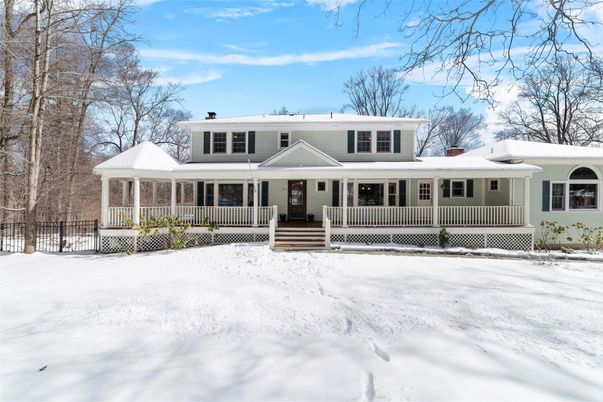 Exterior, Facade, American Foursquare