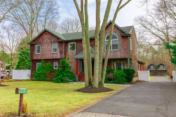 Exterior, Facade, Brick Facade, Raised Ranch