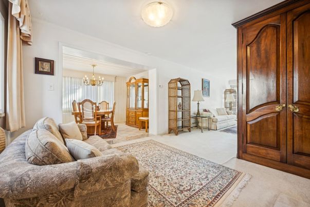 Chandelier, Dining room, Interior, Living room